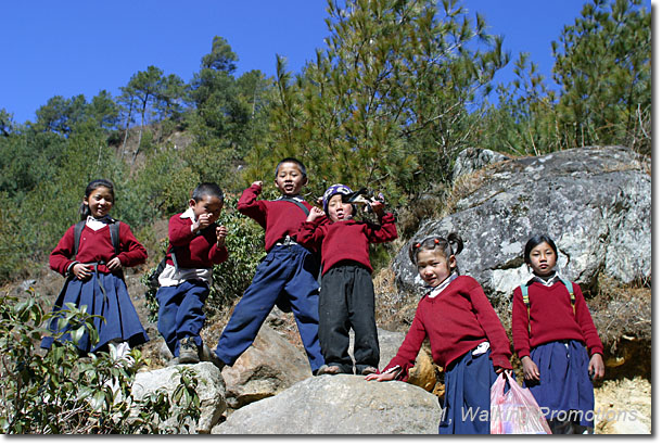 Everest Base Camp Trek, Nepelese Kids Phakding, Nepal